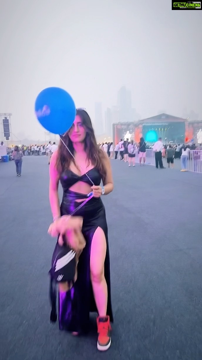Akasa - 364.3K Likes - okibyeeee 🏃🏻‍♀️ 
•
•
•
•
#akasa #akasasingh #akasasing #akasakebesties #akasians #trending #love #fyp #explore #fashion #ootd #femininegoddess #trendingreels #naagin #shringaar #biggboss #thick #punjaban #trendingsongs