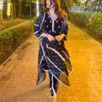 Akasa Instagram - Bombay di sikhni, pata enu kakh ni paake suit makhmal da eh chaldi jiven jero fuck ni WAAH WAAH WAAH WAAH 🤡🙃😂 • • wearing @shopmulmul • • • • • • • • • • • #akasa #akasasingh #akasasing #akasakebesties #akasians #trending #love #fyp #explore #goa #vacation #ootd #femininegoddess #trendingreels #naagin #shringaar #biggboss #thick #sikhni #punjabisuit #punjabi #punjaban