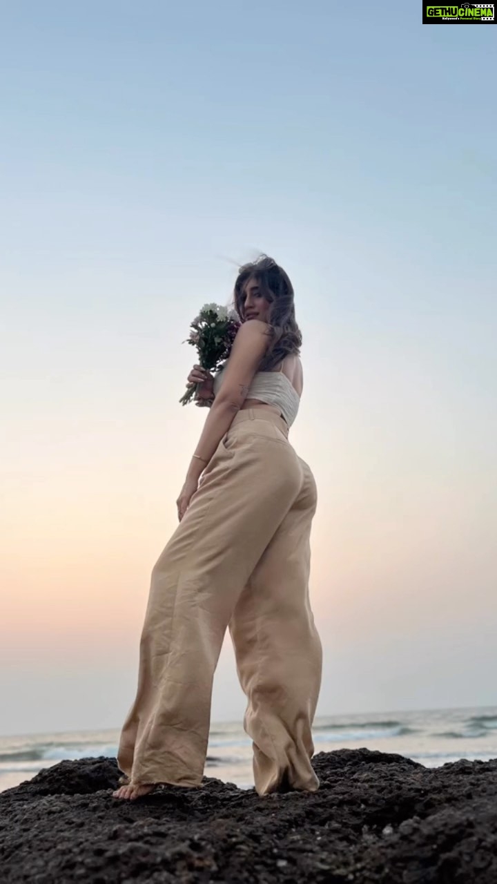 Akasa - 33.9K Likes - 2023 began and i fell a lil in love with myself 🥰
•
•
•
•
•
#akasa #akasasingh #akasasing #akasakebesties #akasians #trending #love #fyp #explore #goa #vacation #ootd #femininegoddess #trendingreels #naagin #shringaar #biggboss #thick