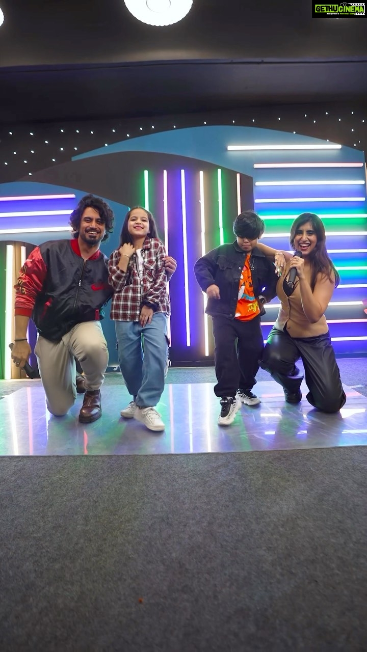 Akasa Instagram - Yeh Chote Packet Bade Dhamaake toh All Rounder nikle! What is it that they canโt do?๐ฅ๐ @geetbaggaa @somansh_dangwal @akasasing