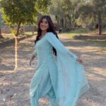 Akasa Instagram - jeeda naa mohabbat hai 🥰 • • • • • #akasa #akasasingh #akasians #akasakebesties #punjabi #punjabigirl #desi #desigirl #ootd #indian #explore #fyp #trending #trendingsongs #trendingreels #reels #shringaar #naagin #biggboss