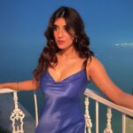 Akasa Instagram - why does this dress remind me of @pepsiindia ? • • • • • #akasa #akasasingh #akasians #akasakebesties #ootd #ootn #fashion #trending #trendingreels #explore #fyp #punjabi #naagin #shringaar #biggboss #curvygirl Soho House Mumbai