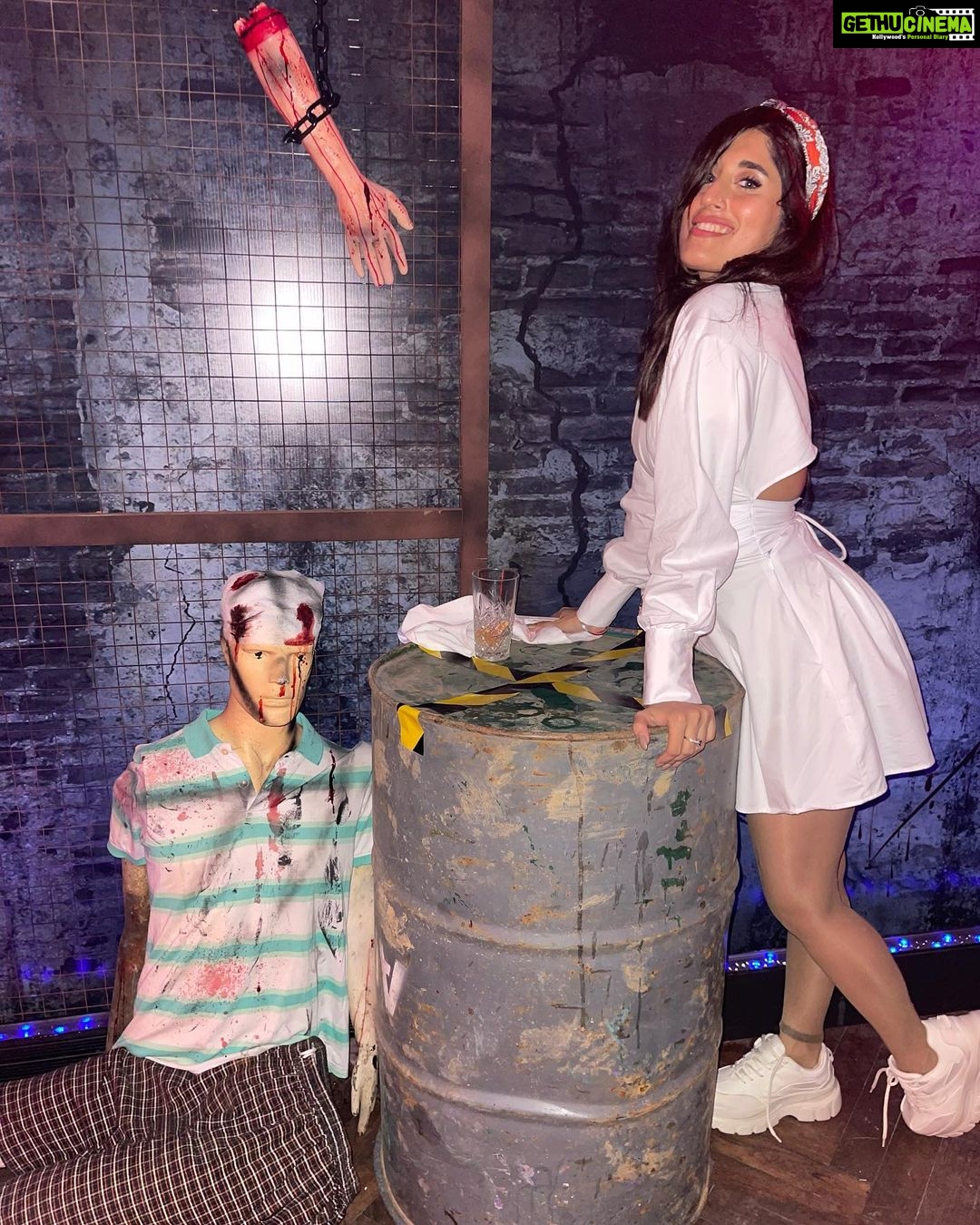 Akasa Instagram - hello from me and my emotional damage šš¼ ā¢ ā¢ ā¢ ā¢ #akasa #akasasingh #akasians #akasakebesties #halloween #trending #explore #fyp #trendingsongs #taylorswift #midnight #naagin #shringaar #biggboss Soho House Mumbai