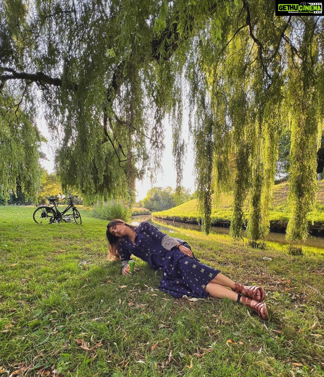Akasa Instagram - 🍃✨ • • • • • • • • • • • 📸: @aasa.sing • • • • • • #akasa #akasasingh #akasians #akasakebesties #love #fyp #travel #explore #europe #brugges #belgium Brugge, Belgium