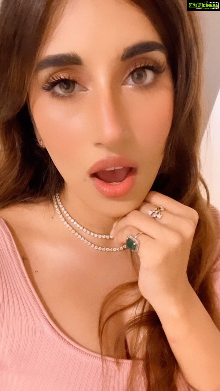 Akasa Instagram - lashkaare ✨ • • diamonds: @jethanis_ • • • #akasa #akasasingh #akasians #akasakebesties #fashion #ootd #trending #explore #trendingreels #trendingsongs #fyp #love #europe #travel #naagin #shringaar #biggboss #diamonds #punjabi • • •
