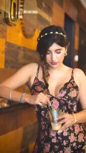 Akasa Instagram - kasa ko coffee kaafi pasand hai 🌝
•
•
•
•
•
•
•
•

#akasa #akasasingh #akasians #akasakebesties #fashion #ootd #curvygirl #trending #explore #trendingreels #trendingsongs #fyp #amsterdam #europe #travel #naagin #shringaar #biggboss #coffee