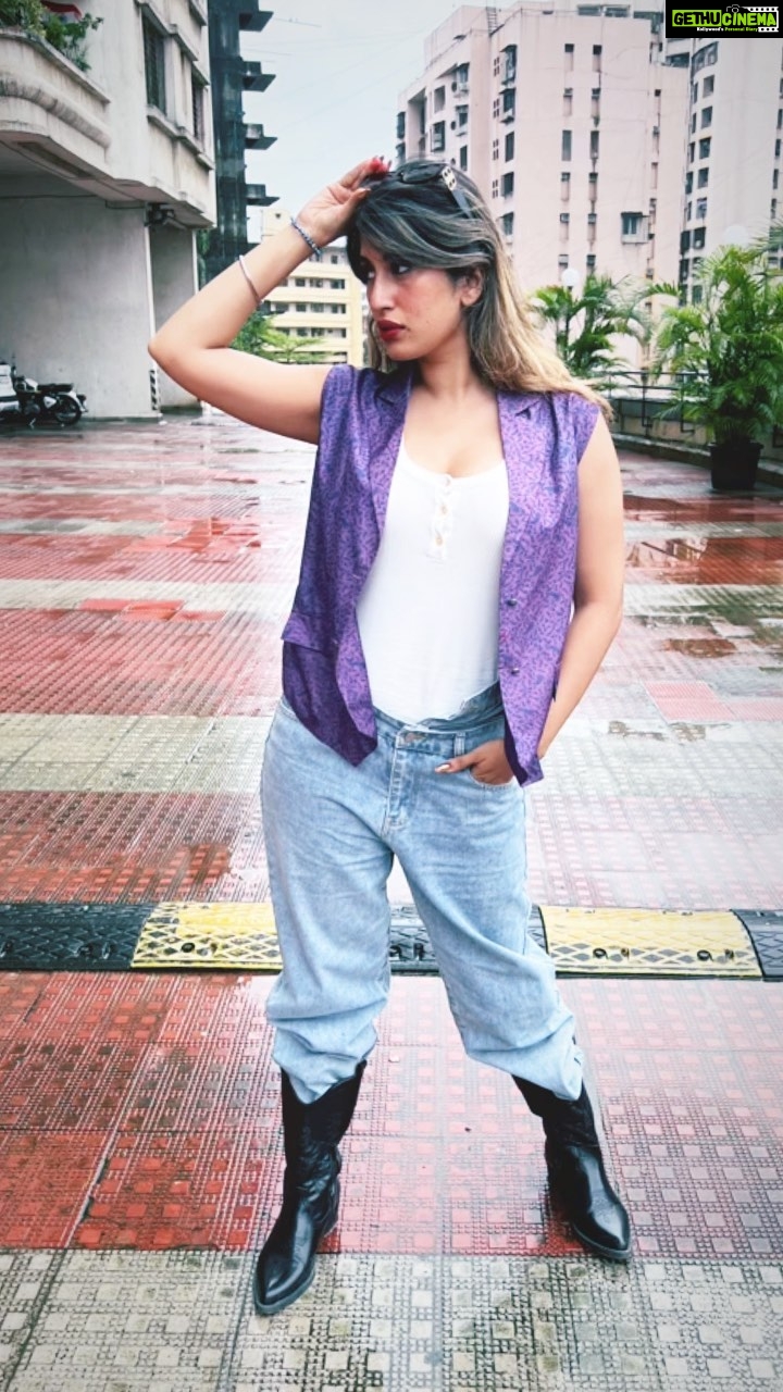 Akasa Instagram - princess face and samurai mind 🔪 • • • waist coat: @theroverjournal.co • • #akasa #akasasingh #akasians #akasakebesties #ootd #style #fashion #love #trending #trendingreels #explore #fyp #naagin #shringaar
