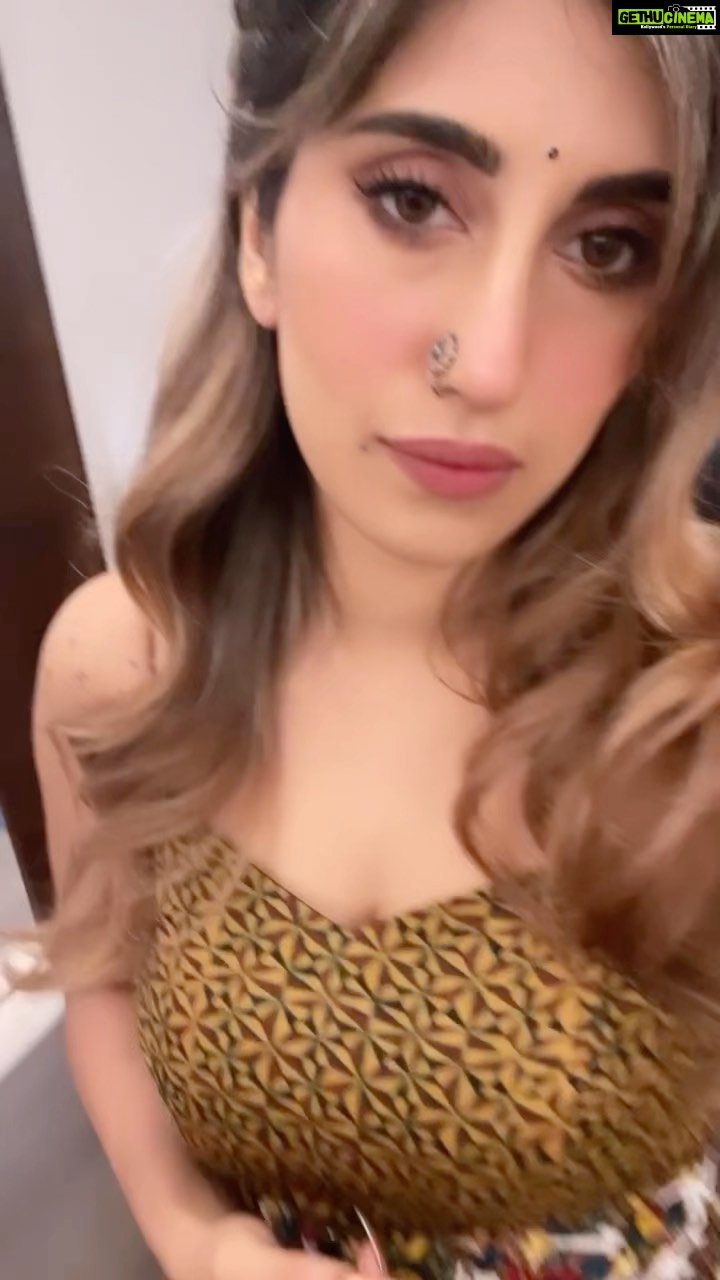 Akasa Instagram - ✨🥰 • • • • @vblitzcommunications outfit: @nitaradhanrajlabel Styled by @pallakhshah Nails @arshsalon_hair_nails_beauty • • • #akasa #akasasingh #akasians #akasakebesties #ootd #indian #indowestern #fashion #love #trending #trendingreels #explore #fyp #naagin #shringaar