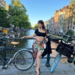Akasa Instagram - saanu nair wale pull teh bulake teh khota maahi.. kithe reh gaya 🙄😤🤔 • • • • • • • • #europe #akasa #akasasingh #akasians #akasakebesties #travel #ootd #explore #fyp #trending #shringar #naagin #amsterdam #eurotrip #punjabi #fashion Amsterdam, Netherlands
