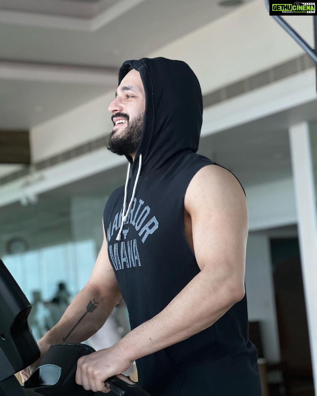 Akhil Akkineni - 305.2K Likes - Thank your stars ⭐️ Feel content & enjoy your Sunday 💪🏻