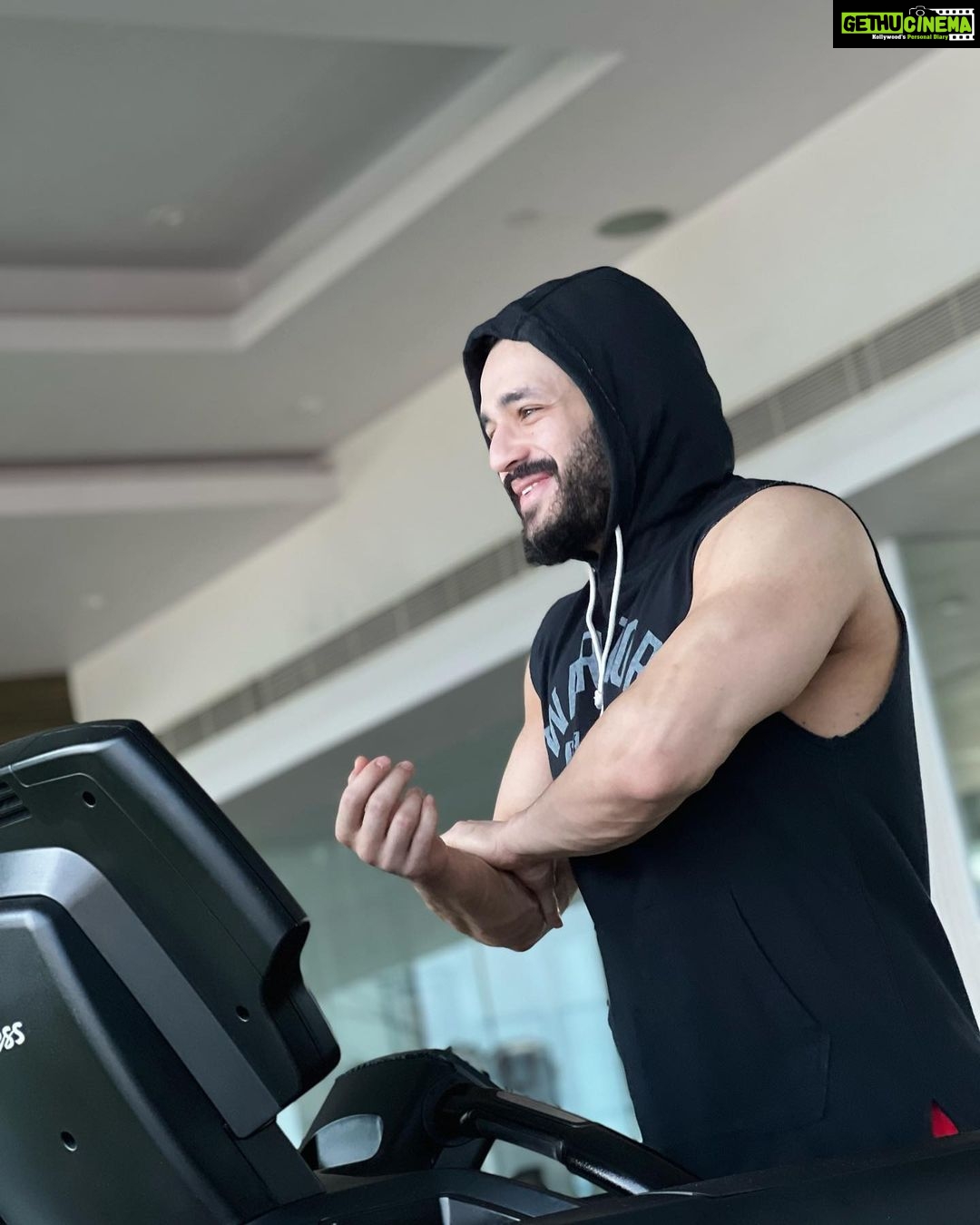 Akhil Akkineni - 305.2K Likes - Thank your stars ⭐️ Feel content & enjoy your Sunday 💪🏻
