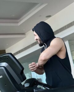 Akhil Akkineni Instagram - Thank your stars ⭐️ Feel content & enjoy your Sunday 💪🏻