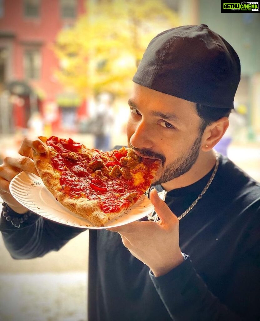 Akhil Akkineni Instagram - Cheat meals are important only when you know you’ve earned them. I felt like I earned mine and I made the most of it. New York pizza in the house ! 😍 #shootdiaries #traveldiaries #cheatmeals