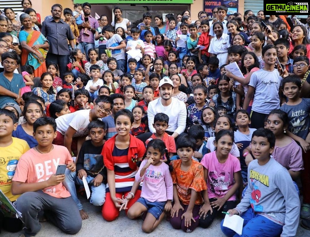 Akhil Akkineni Instagram - Always loved kids...but meeting sooo many little bundles of joy all at once is quite an experience... and that too unexpected! Thanks so much you guys for making my day, especially after long hours at work. Will sleep happy! 😘😘😘
