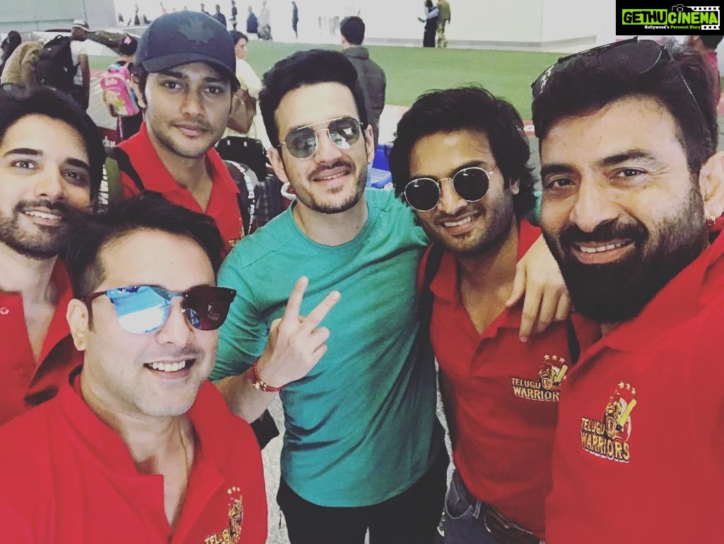 Akhil Akkineni Instagram - Back with these boys for another season of CCL ! I hope the other teams are ready coz the champs just landed ✌🏻😎✌🏻 #Chandigarh #cclt10blast