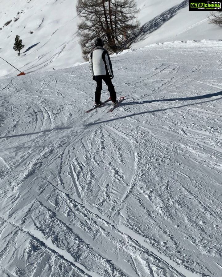 Akhil Akkineni Instagram - Last day on the slopes ! What an experience ! Here’s to new passions ! 🥂 s#skistories ⛷ have to come back ASAP !