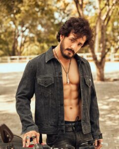 Akhil Akkineni Instagram - ☀️ 
#throwback 

Shoot by @rahuljhangiani 
Styled by  @harmann_kaur_2.0