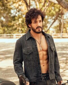 Akhil Akkineni Instagram - ☀️ 
#throwback 

Shoot by @rahuljhangiani 
Styled by  @harmann_kaur_2.0