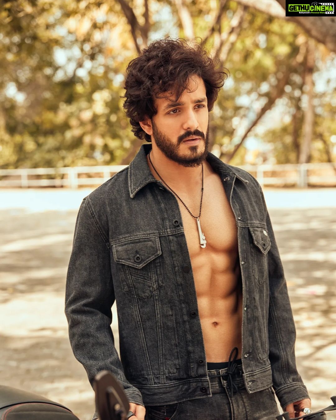Akhil Akkineni - 376K Likes - ☀️
#throwback
Shoot by @rahuljhangiani
Styled by @harmann_kaur_2.0