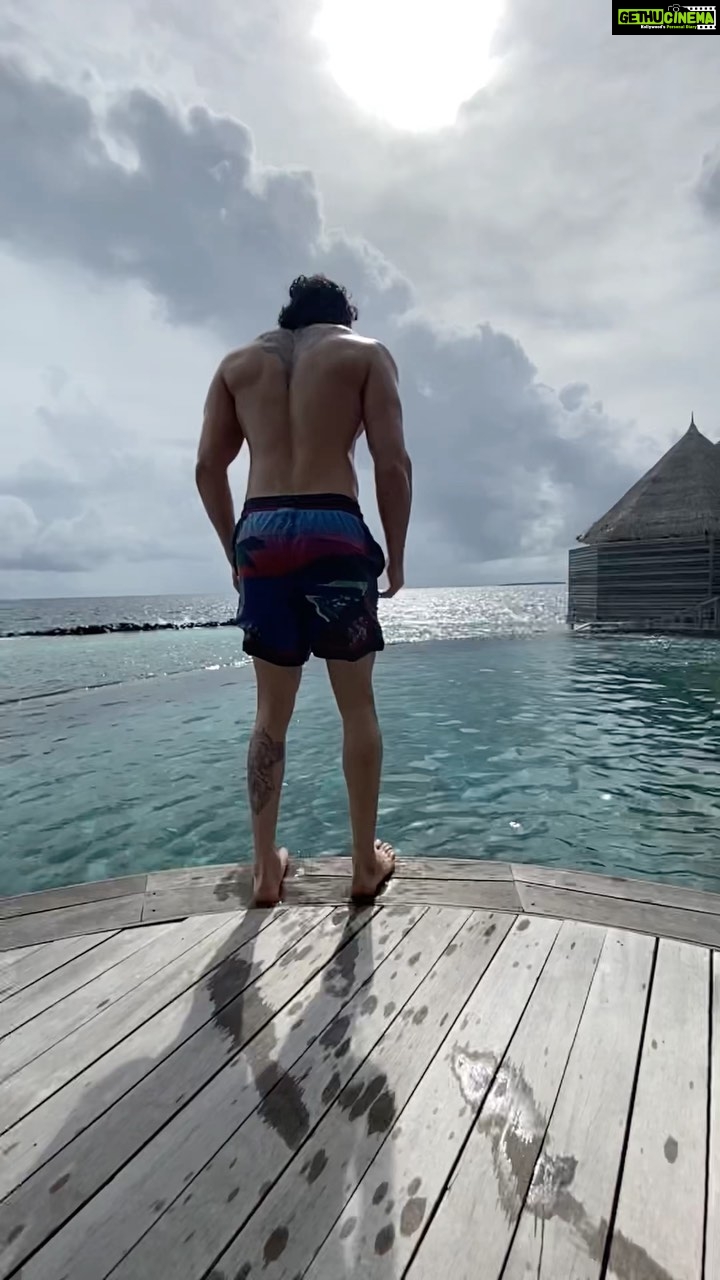 Akhil Akkineni - 423.6K Likes - Flow like water ♾