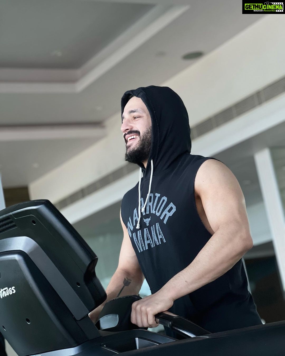 Akhil Akkineni - 305.2K Likes - Thank your stars ⭐️ Feel content & enjoy your Sunday 💪🏻