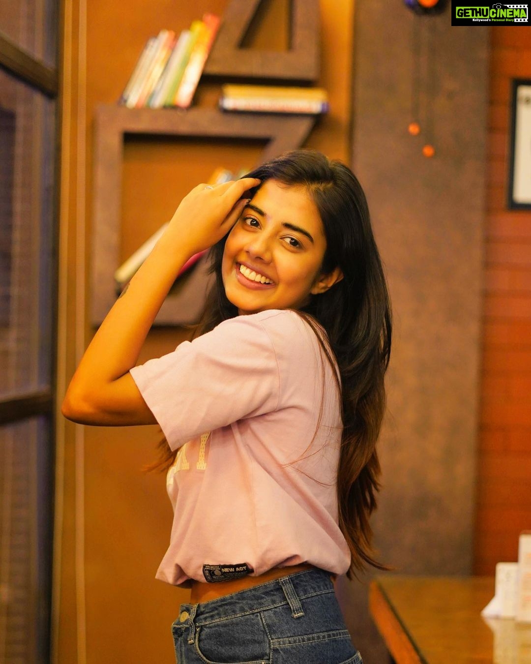 Akshaya Udayakumar - 119.4K Likes - Cheers to New year 🍻💗
Pc:- @a.s.i.f_