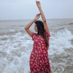 Akshaya Udayakumar Instagram - Sound of the ocean waves crashing 🌊 Pc:-@sd._photographyinsta Costume:-@queen_bee_suji