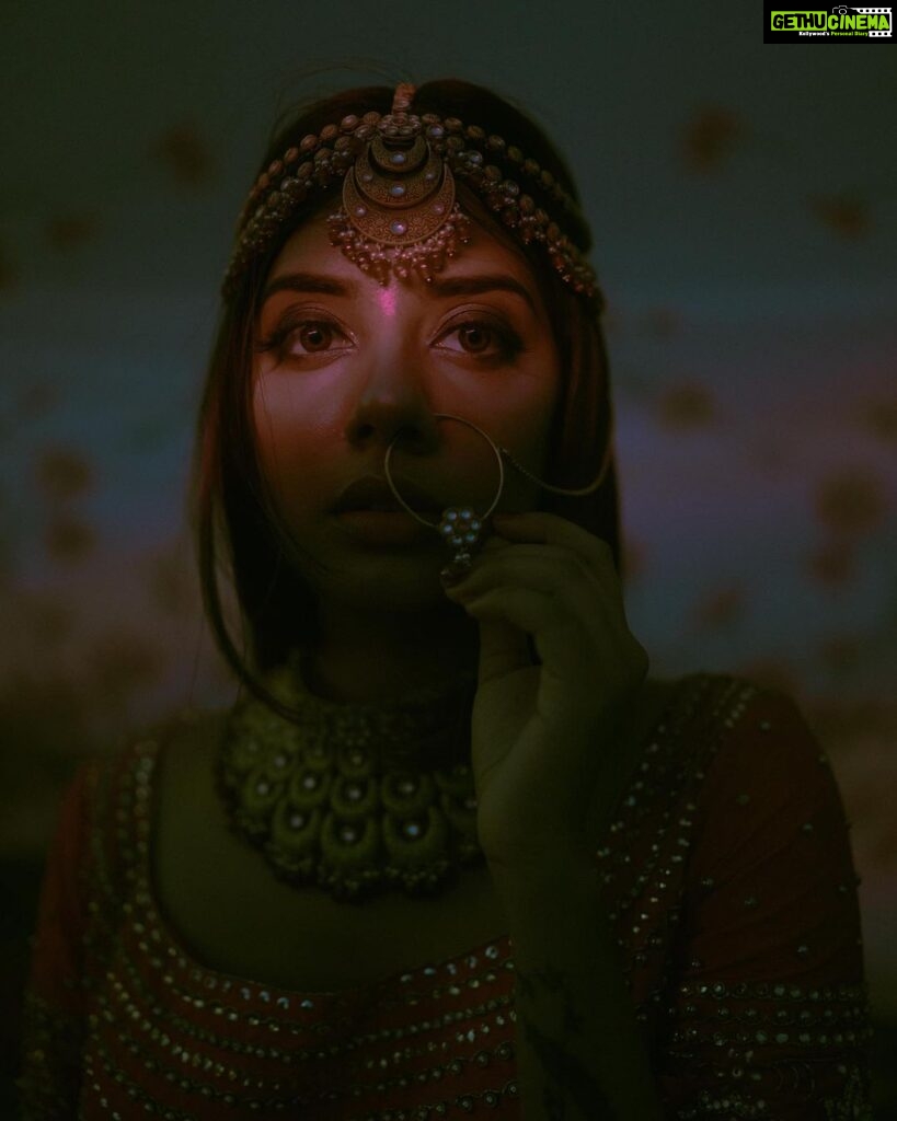 Akshaya Udayakumar Instagram - She’s made of gold ✨ Pc:- @karthiknair95 Mua:- @ardini_makeover Costume:- @ladies_planet_