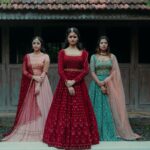 Akshaya Udayakumar Instagram - Bridal series by @barakahdesignhouse ✨ . Outfit: @barakahdesignhouse In frame: @aiswarya_rashmi @naatya_ @akshaya__udayakumar Shot by:@karthiknair95 Makeup: @anjalisnair_makeup Production: @candidstoriesbykarthik Team: @hariprasad.harish @imthiyas_ia @ameer__ami_ . . . . . #bridalcollection #indianbride #bridesinspo #lehenga #keralabride #southindianbrides #blousepatterns #blouseback ##handembroidery #bridalblousedesigns #southindianfashion #bridalaffair #bridalstyling #barakah #barakahdesignhouse