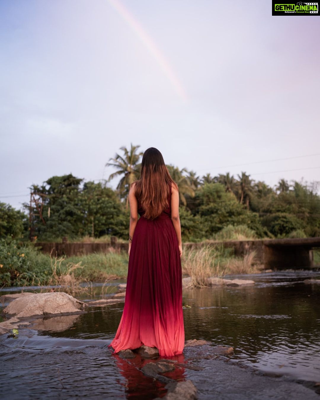 Akshaya Udayakumar Instagram - In love with the colours in the frame✨ Click:-@pratheek_arun_originals Costume :-@meluha__arathijayaraj Stylist:-@arathijayaraj Makeup:-@aayna_by_nitya