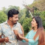 Akshaya Udayakumar Instagram - Tag your cute sibling 😘 @akshaya__udayakumar #EnRojaaNeeye @samantharuthprabhuoffl @thedeverakonda @heshamabdulwahab @saregamatamil #kushi #vijaydeverakonda #samantha #couple #love #lifeline #saregamatamil