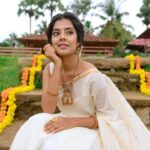 Akshaya Udayakumar Instagram - ♥️✨ With | @pooj_a_s_ Shot : @karthiknair95 Production : @candidstoriesbykarthik Lighting and assistance : @dileepraj.drc , @_naveenprakash Costume : @swaraahdesigns | @swathi_sukumar isukum Make-up : @anjalisnair_makeup Decor : @golden_wedding_company | @golden_gireesh Jewelry : @akshayagold_palakkad Location : @udayaayurveda Creative direction : @pictureprodigyy Thanks to : @___darsan___ , @frames.by.hari @samsibinofficial 🤗