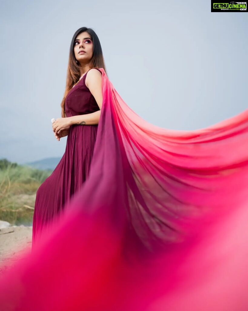 Akshaya Udayakumar Instagram - In love with the colours in the frame✨ Click:-@pratheek_arun_originals Costume :-@meluha__arathijayaraj Stylist:-@arathijayaraj Makeup:-@aayna_by_nitya Palghat