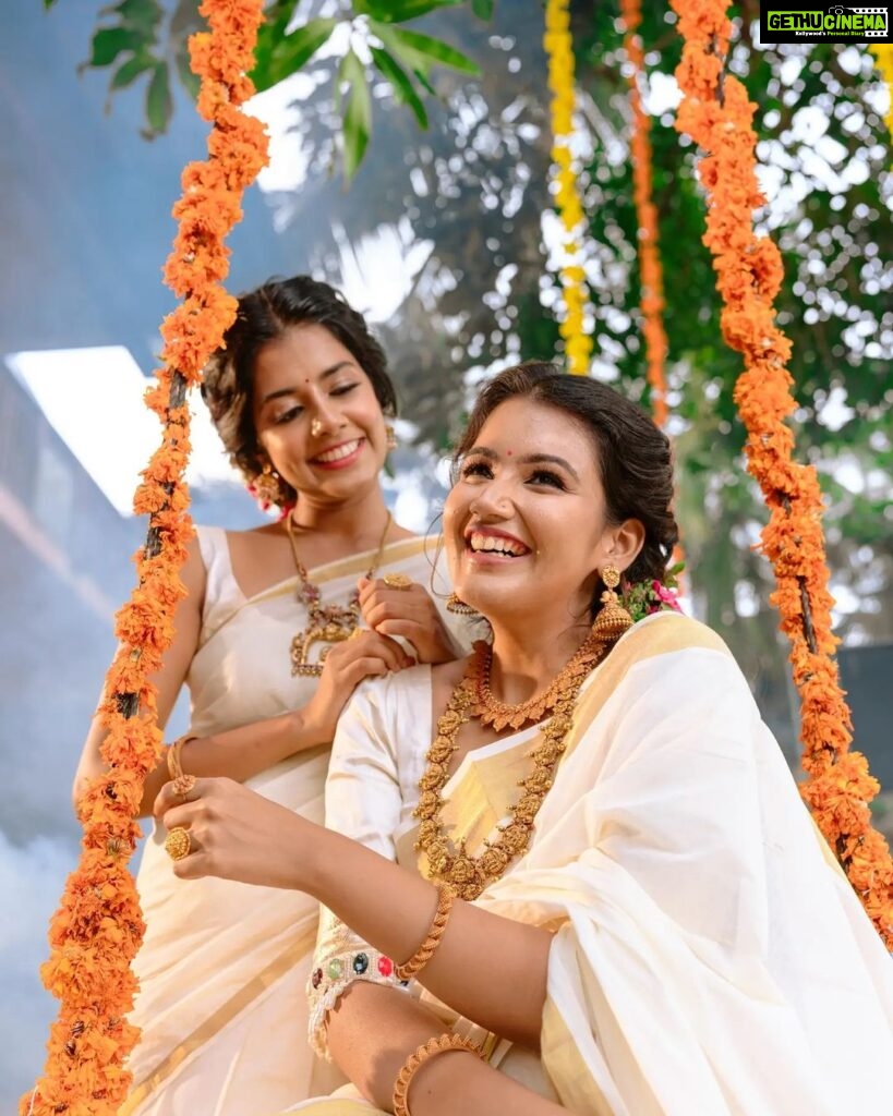 Akshaya Udayakumar Instagram - "LAVANYAM "✨ Wishing you all a very happy Onam from our team♥️ With @pooj_a_s_ Shot : @karthiknair95 Production : @candidstoriesbykarthik Lighting and assistance : @dileepraj.drc , @_naveenprakash Creative direction: @pictureprodigyy Costume : @swaraahdesigns | @swathi_sukumar isukum Make-up : @anjalisnair_makeup Decor : @golden_wedding_company | @golden_gireesh Jewelry : @akshayagold_palakkad Location : @udayaayurveda Thanks to : @___darsan___ , @frames.by.hari @samsibinofficial 🤗 Udaya Ayurveda Resort