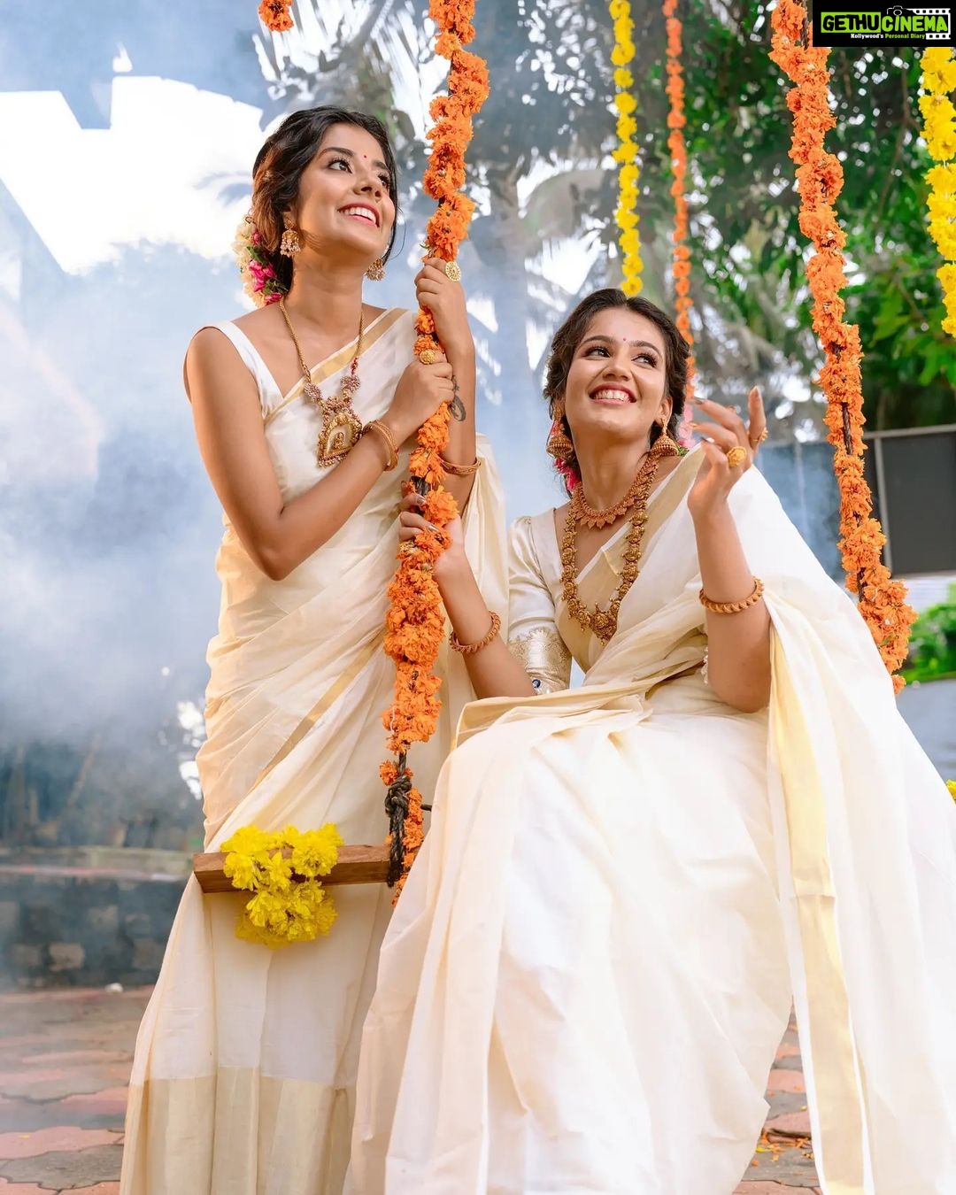 Akshaya Udayakumar Instagram - "LAVANYAM "✨ Wishing you all a very happy Onam from our team♥️ With @pooj_a_s_ Shot : @karthiknair95 Production : @candidstoriesbykarthik Lighting and assistance : @dileepraj.drc , @_naveenprakash Creative direction: @pictureprodigyy Costume : @swaraahdesigns | @swathi_sukumar isukum Make-up : @anjalisnair_makeup Decor : @golden_wedding_company | @golden_gireesh Jewelry : @akshayagold_palakkad Location : @udayaayurveda Thanks to : @___darsan___ , @frames.by.hari @samsibinofficial 🤗 Udaya Ayurveda Resort