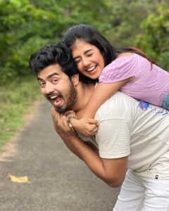 Akshaya Udayakumar Instagram - We are like a small gang 🫂🤍@abishek_udayakumar_