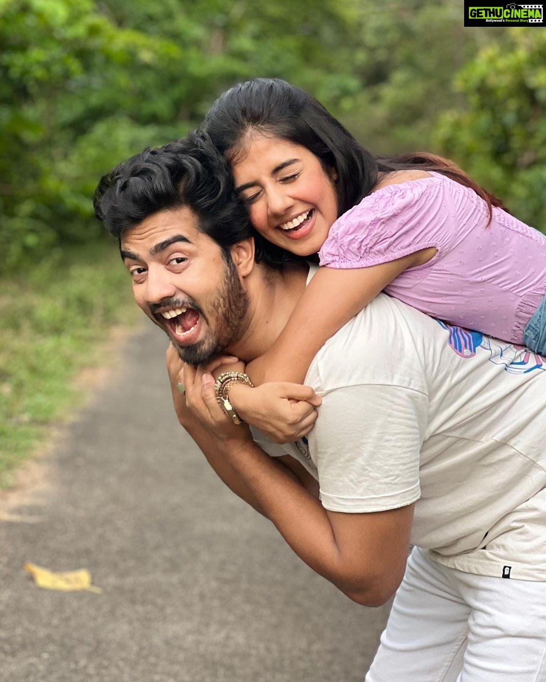 Akshaya Udayakumar - 108.4K Likes - We are like a small gang 🫂🤍@abishek_udayakumar_
