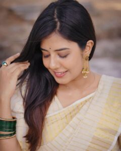 Akshaya Udayakumar Instagram - Happy vishu🌴✨
Vc:- @videobeats_weddings ✨