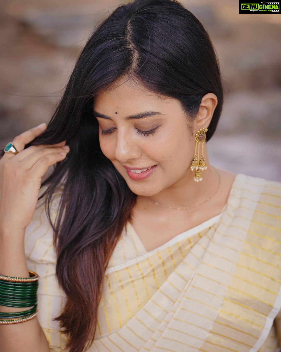Akshaya Udayakumar - 82.9K Likes - Happy vishu🌴✨
Vc:- @videobeats_weddings ✨