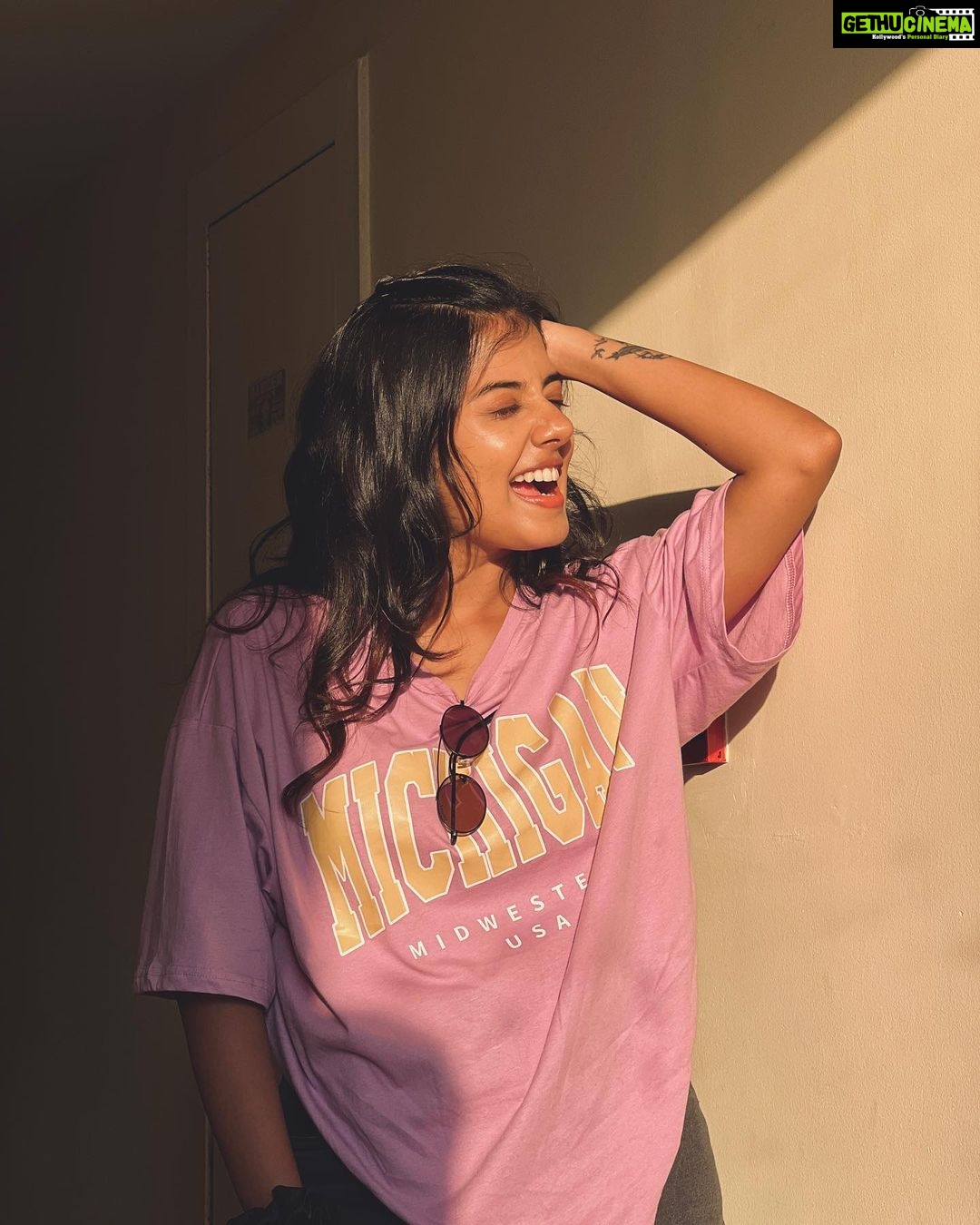 Akshaya Udayakumar - 99.9K Likes - Golden hour bb 💋
Pc:- @ganesh_fantasia 💫