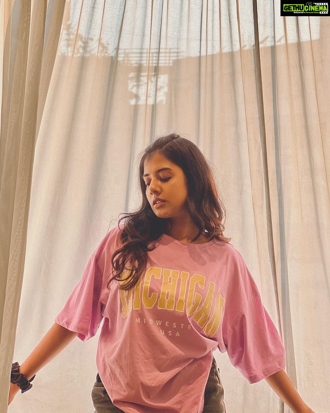 Akshaya Udayakumar - 99.9K Likes - Golden hour bb 💋
Pc:- @ganesh_fantasia 💫
