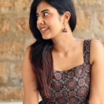 Akshaya Udayakumar Instagram - இதயம் இருளும் அவள் பாத சுவடில் கண்ணீர் மலர்கள் உதிரும் 🤎✨ Costume :- @queen_bee_suji Pc :- @_subarathi_ ❤️