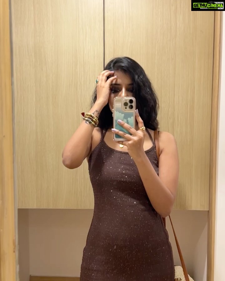 Akshaya Udayakumar - 81.9K Likes - Everytime i look into ur eyes
I get butterflies
Iโm so glad she with me
And not the other guys
I like to see her
In the bride
As sheโs my wife
Yeah yeah
Iโm living a high life๐ฅ
Mua :- @hiwagaindia