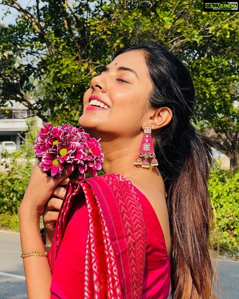 Akshaya Udayakumar Instagram - Happy 400k fam💗 We are growing and glowing ! It not just “thanks” , i’m really greatful for all this LOVE & SUPPORT 💗