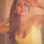 Alaya F Instagram - Chasing the sun🌞✨ Swipe to the end for a funny BTS moment!😄 Photos by @trishasarang Styled by @mohitrai @shubhi.kumar @tarangagarwalofficial @teammrstyles Make up by @divyashetty_ Hair by @hairbyapeksha Outfit- @houseofcb Jewellery - @rafthelabel @necessitestudio Shoes- @jimmychoo