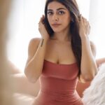 Alaya F Instagram - If you know what the F in my name stands for, you know why I had to twin with my couch 🤣🤪 Photos by @trishasarang Make up by @mitalivakil Hair by @hot.hair.balloon Styled by @mohitrai @shubhi.kumar @teammrstyles Dress @ferliose Jewellery - @mp.joyas Shoes- @jeffreycampbell