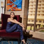 Alaya F Instagram - Wearing blue but feeling anything but blue 🥰💙 Photos by @trishasarang Make up by @makeupbyriddhima Hair by @souravroy_1999 Styled by @tanghavri Assisted by @hritika.naik Outfit-@wearcecil Choker-misho Rings-misho @timelessjewelsby_s Heels-@aldo_shoes