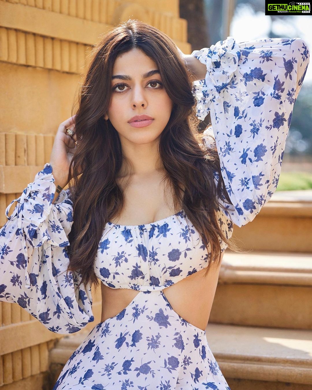 Alaya F Instagram - Totally ready for Freddy promotions π β¨ Photos by @trishasarang Make up by @mehakoberoi Hair by @souravroy_1999 Styled by @tanghavri Assisted by @hritika.naik Outfit-@arabellaaofficial @vandafashionagency Jewellery-@timelessjewelsby_s @shopanatina Heels-@himalidoshilabel