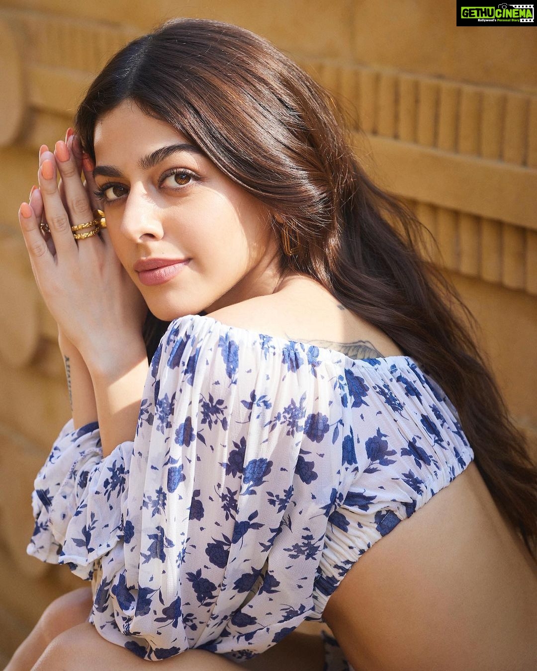 Alaya F Instagram - Totally ready for Freddy promotions π β¨ Photos by @trishasarang Make up by @mehakoberoi Hair by @souravroy_1999 Styled by @tanghavri Assisted by @hritika.naik Outfit-@arabellaaofficial @vandafashionagency Jewellery-@timelessjewelsby_s @shopanatina Heels-@himalidoshilabel