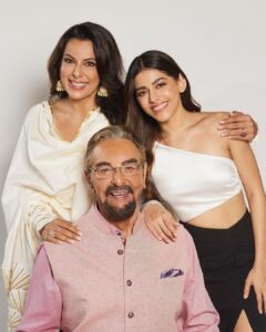 Alaya F Instagram - 3 generations coming together for the first time on the @kapilsharma show this Sunday at 9.30pm on @sonytvofficial 🥰 

With my dearest Nana @ikabirbedi and my dearest mother @poojabediofficial 💖